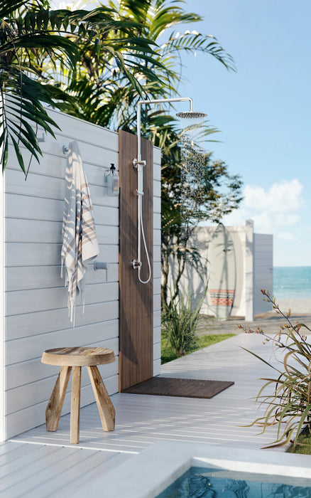 Secure your bathrobe or beach towel while showering off the sand
